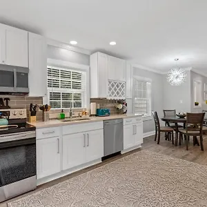 Cheerful 3 Bedroom-long Term Close To Uptown Holiday home Charlotte